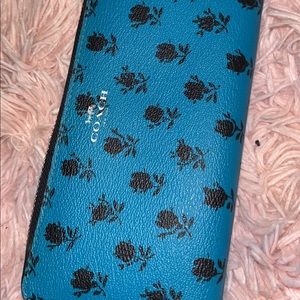 Black coach wallet. Smoke free smoke. Barely used.